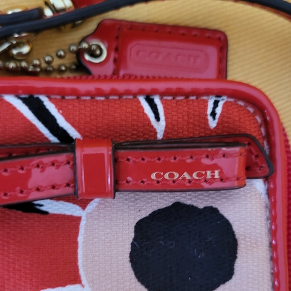 Coach Poppy Zippered Wrislet Wallet - Picture 2 of 9
